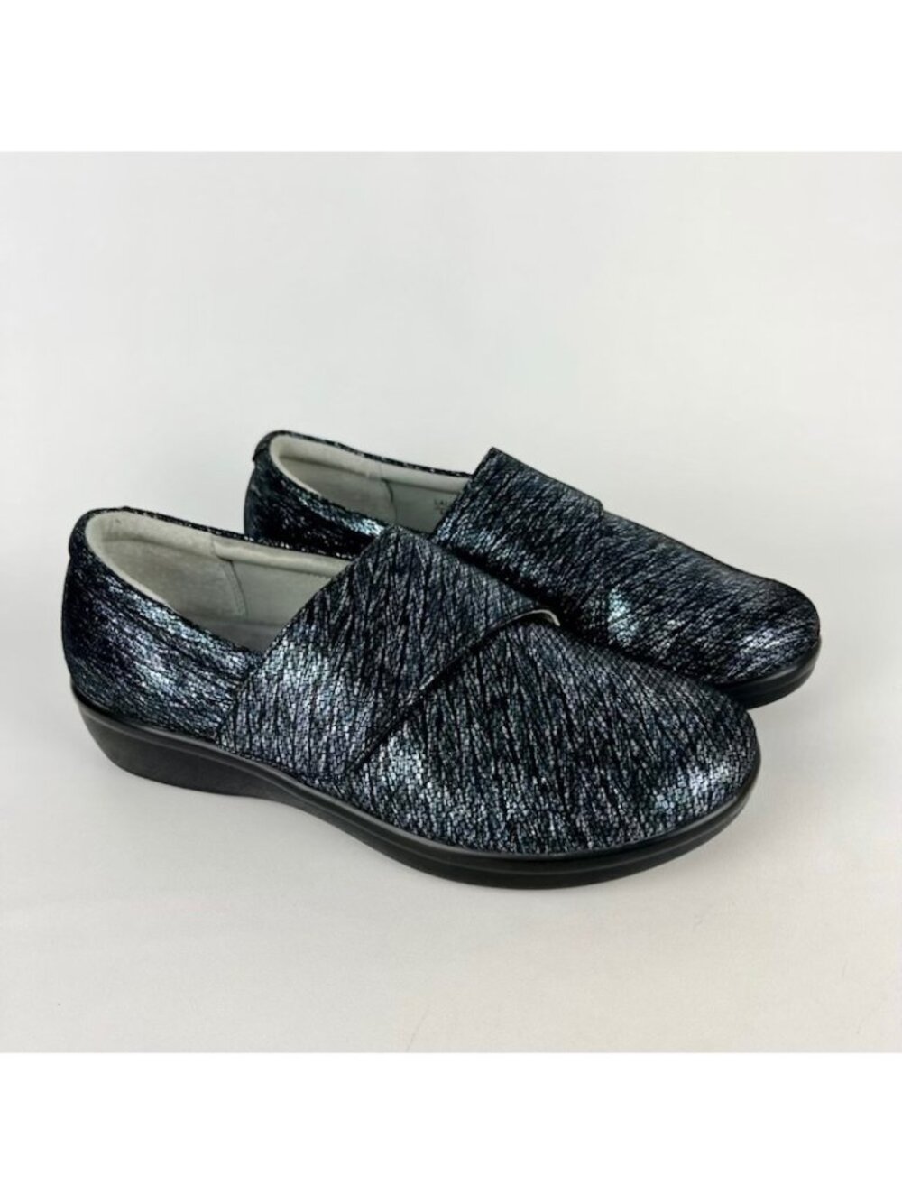 Alegria Womens Lauryn Blue Metallic Leather Loafers size 42W US 11.5 12 Wide